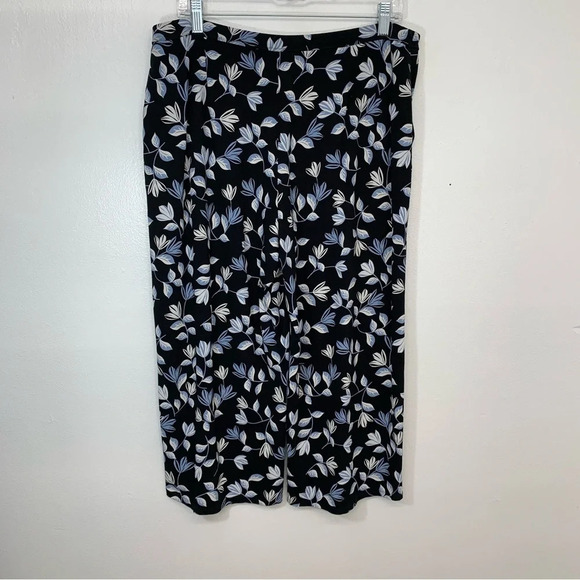 J Jill Wearable Full Leg Cropped Pants Lage Petite Pull On Black Blue Floral - Picture 4 of 10